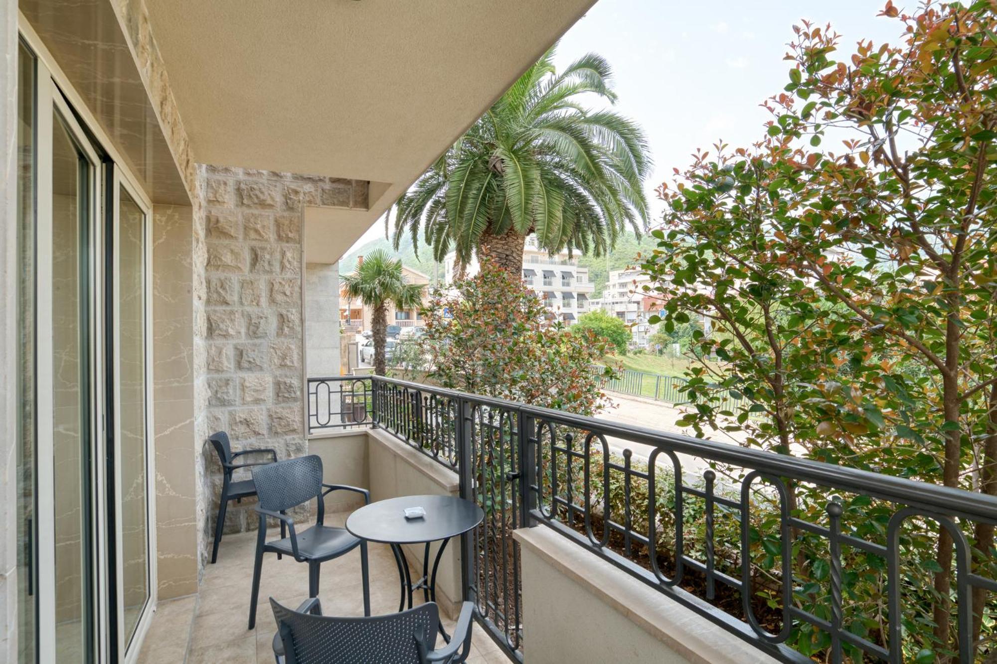 Ap Royal Oak - 2 Bedroom Apartment In بودفا المظهر الخارجي الصورة