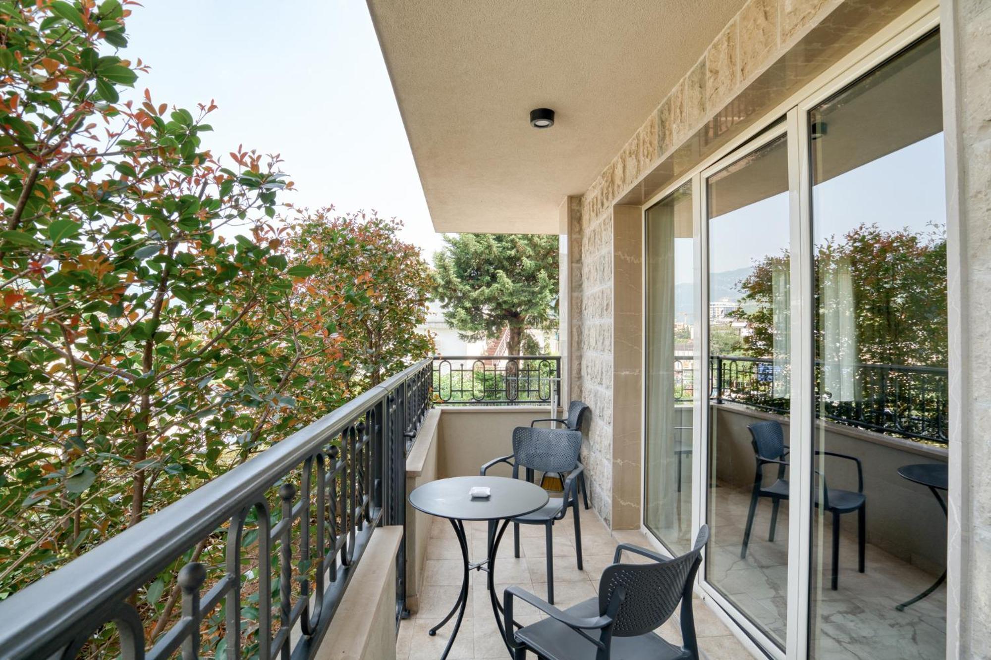 Ap Royal Oak - 2 Bedroom Apartment In بودفا المظهر الخارجي الصورة