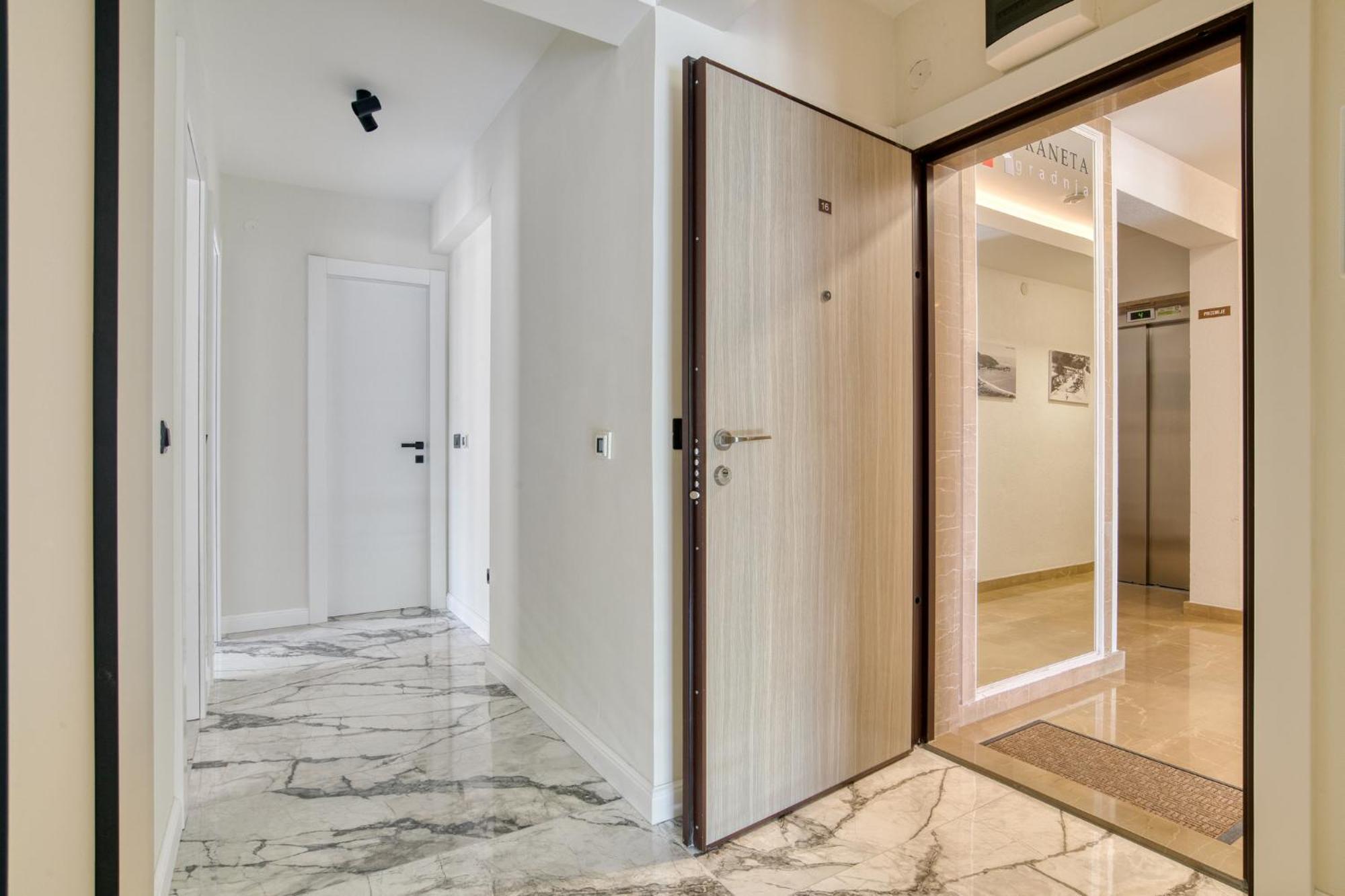 Ap Royal Oak - 2 Bedroom Apartment In بودفا المظهر الخارجي الصورة