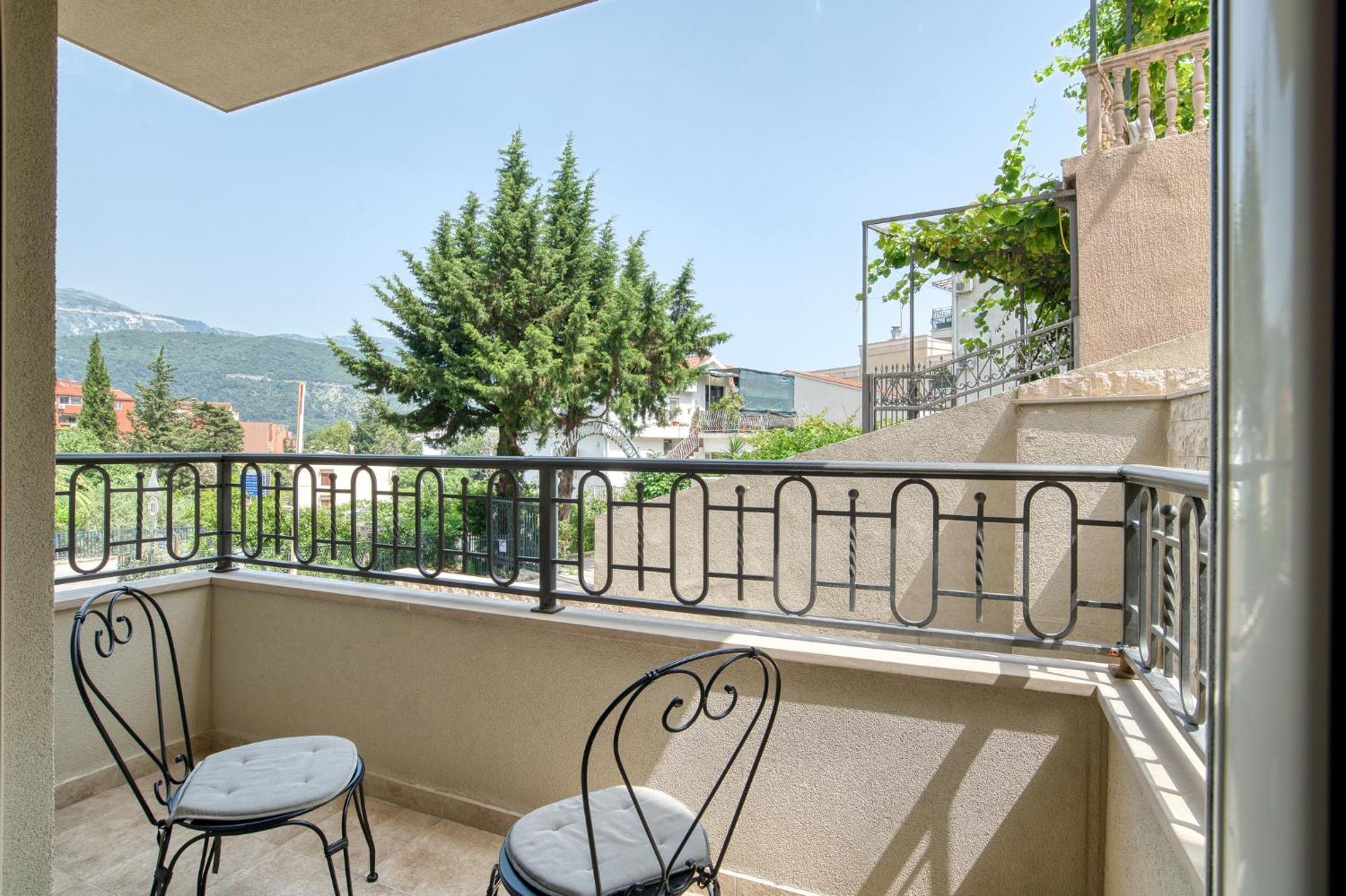 Ap Royal Oak - 2 Bedroom Apartment In بودفا المظهر الخارجي الصورة