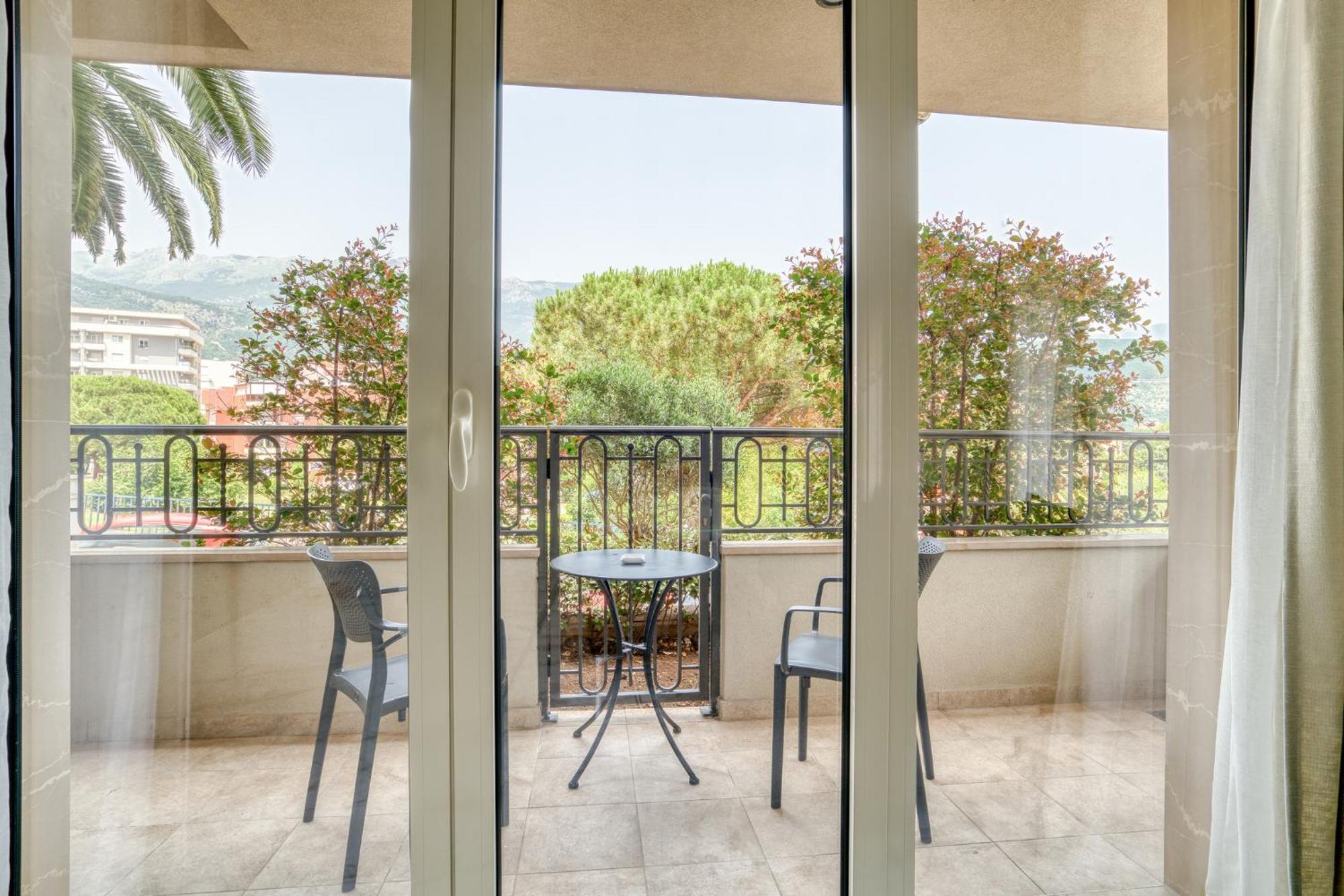 Ap Royal Oak - 2 Bedroom Apartment In بودفا المظهر الخارجي الصورة